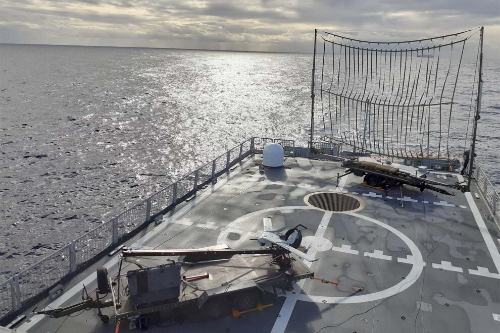 Fulmar Delta vuela a bordo del BAM Furor de la Armada