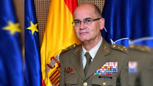 El Teniente General Montenegro, representante Militar de España ante los Comités militares de OTAN y UE, en la Comisión de Defensa
