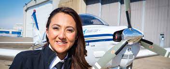 Shaesta Waiz, aviadora profesional y divulgadora de ciencia, tecnología, ingeniería y matemáticas