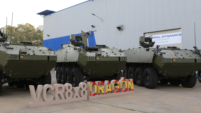 La secretaria de Estado de Defensa supervisa los primeros siete vehículos VCR 8x8 ‘Dragón’ y cinco demostradores tecnológicos