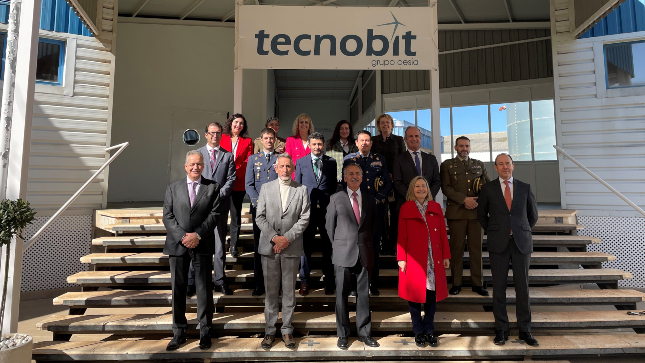 La secretaria de Estado de Defensa visita el centro tecnológico de Tecnobit-Grupo Oesía