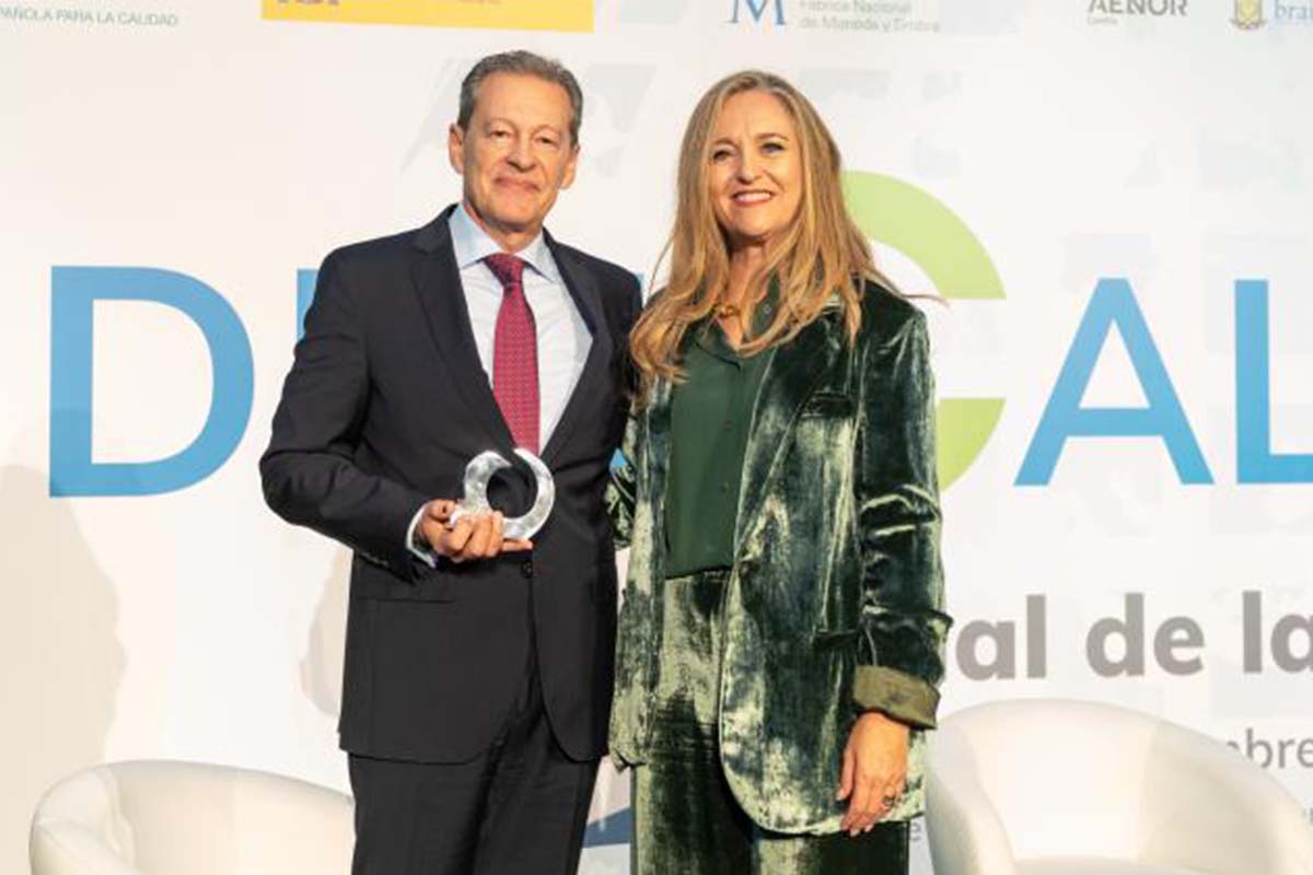 Entrega de premio a Jesús Sánchez Bargos, Presidente & CEO en Thales