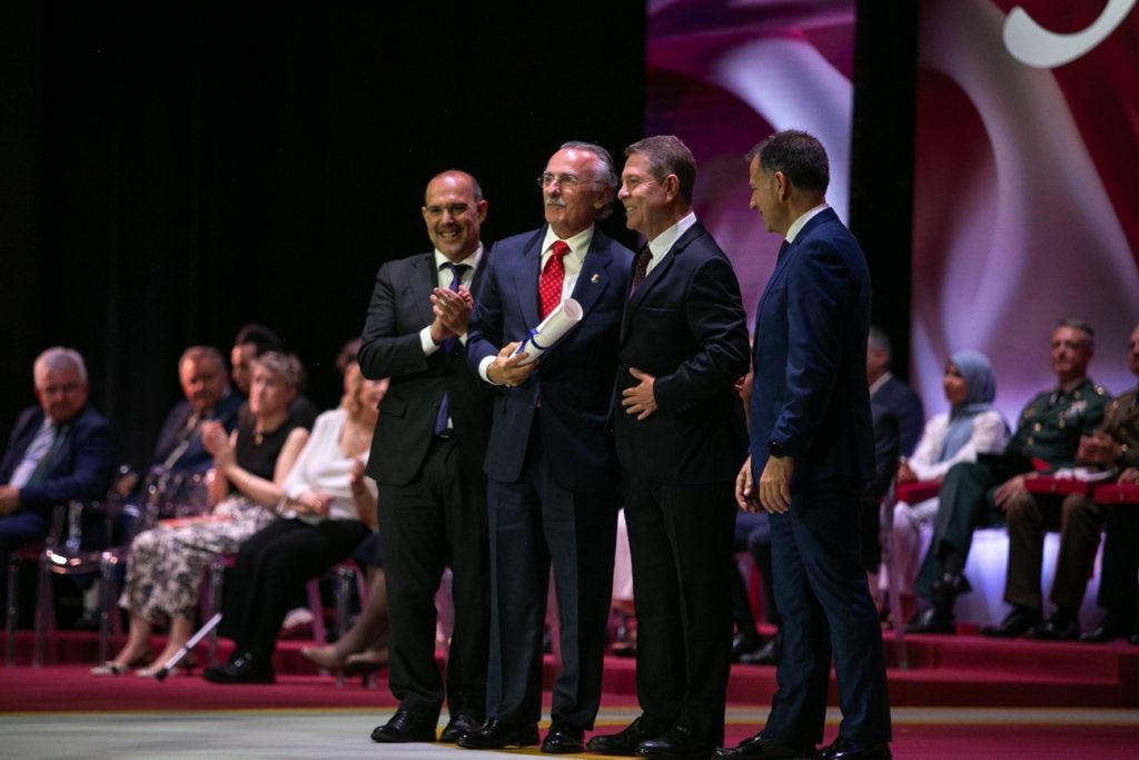 Luis Furnells, presidente ejecutivo de Grupo Oesía, distinguido como Hijo Adoptivo de Castilla-La Mancha por su impulso a la innovación y el desarrollo tecnológico