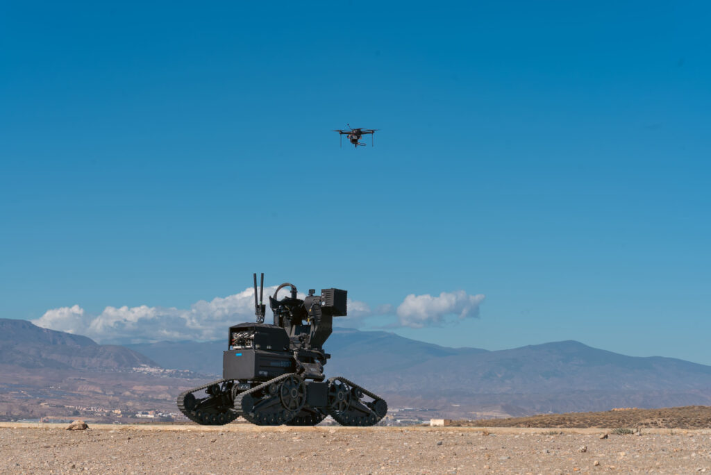 EM&E Group demuestra la efectividad de su aunavBEST como UGV nacional con capacidad de neutralización de blancos