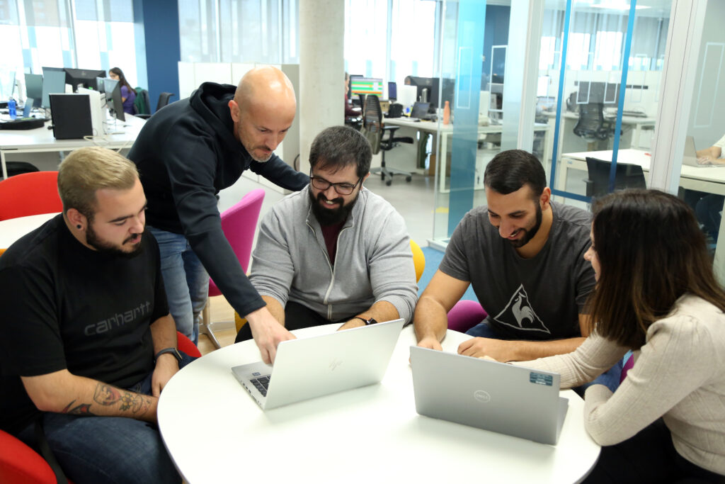 Indra Group se refuerza como Top Employer por octavo año consecutivo gracias a su compromiso con el talento y el desarrollo personal