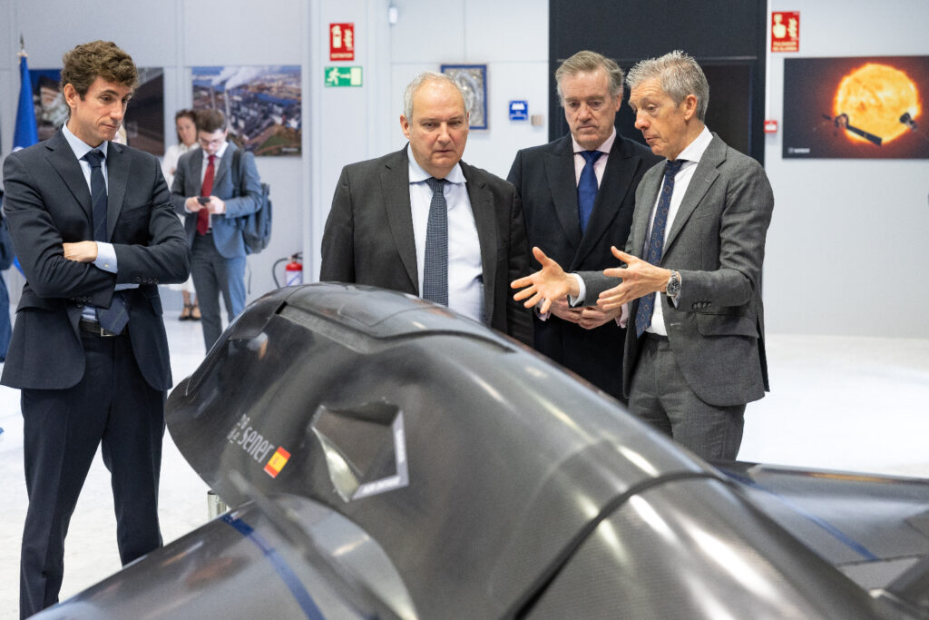 El ministro de Industria y Turismo visita las instalaciones de Sener