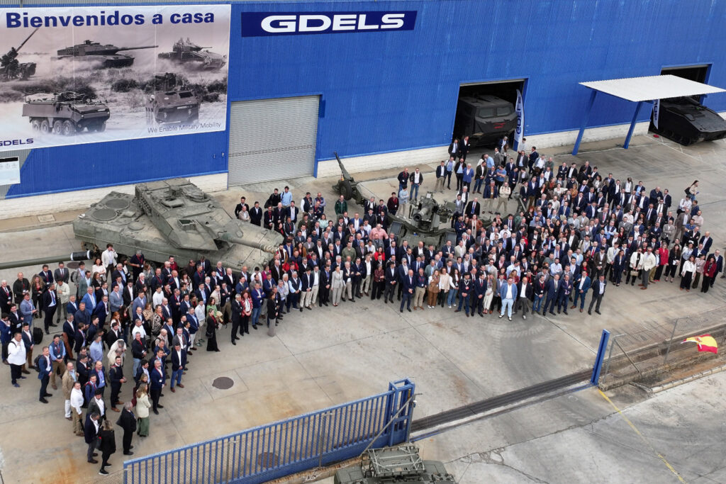 Santa Bárbara reúne en Alcalá de Guadaíra a más de 500 representantes de 300 empresas de la cadena de valor del sector de la Defensa